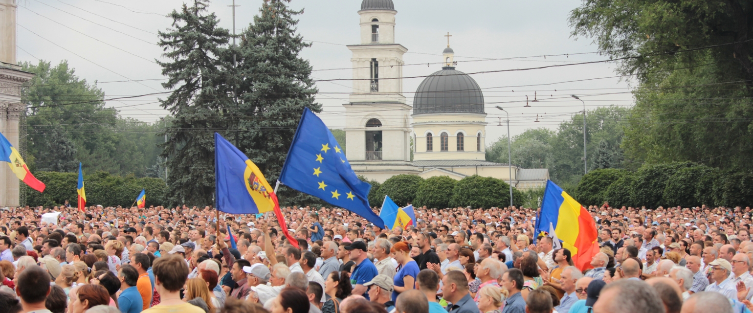 За кражу века: Почему Молдавия вышла на майдан